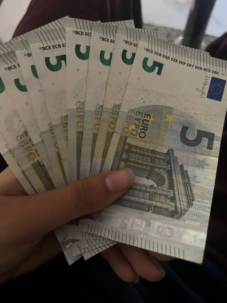 Fake €5 Euro Banknotes