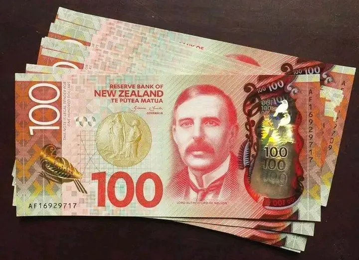 Fake New Zealand: $100 Dollars Notes